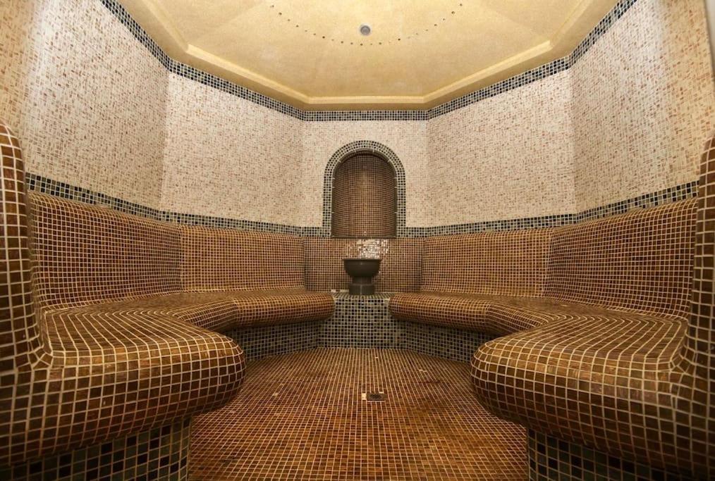 Luxury Penthouse With A Lavish Spa And 2 En-Suite Bedrooms Bansko Eksteriør billede